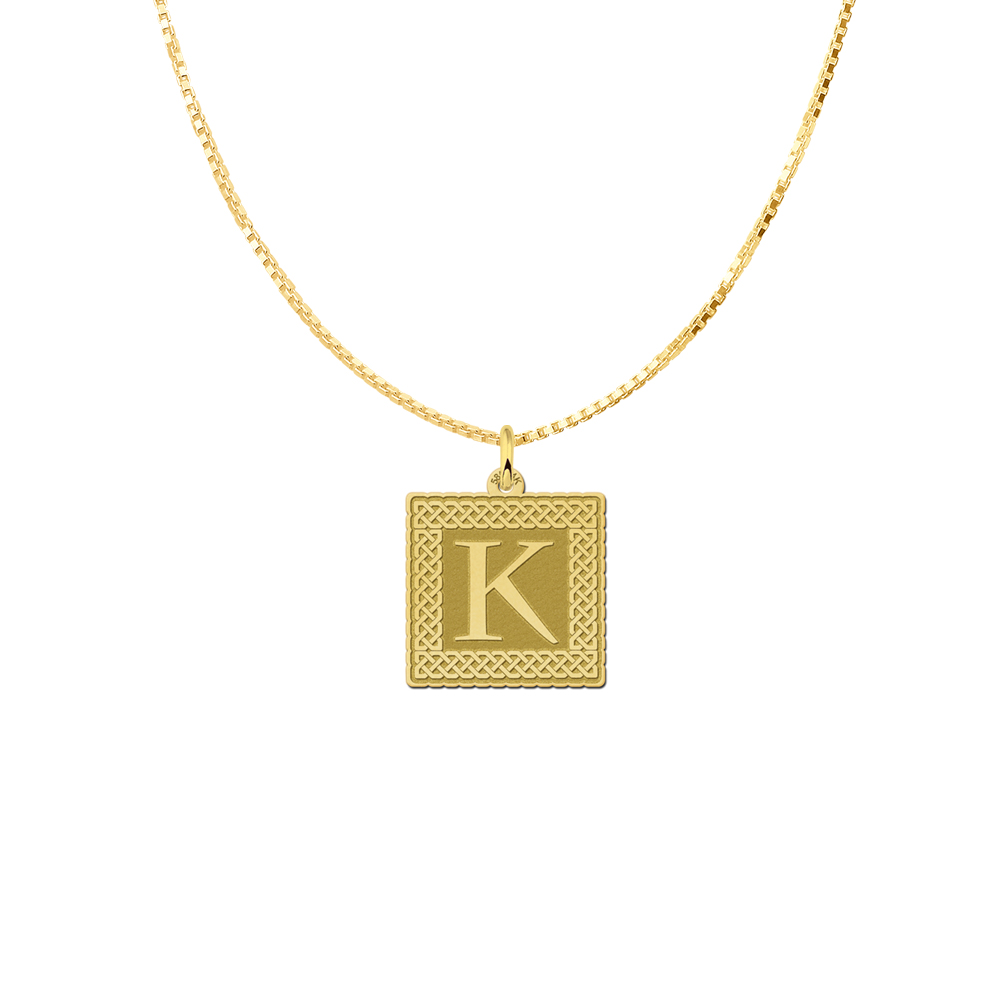 Gouden letter ketting vierkant