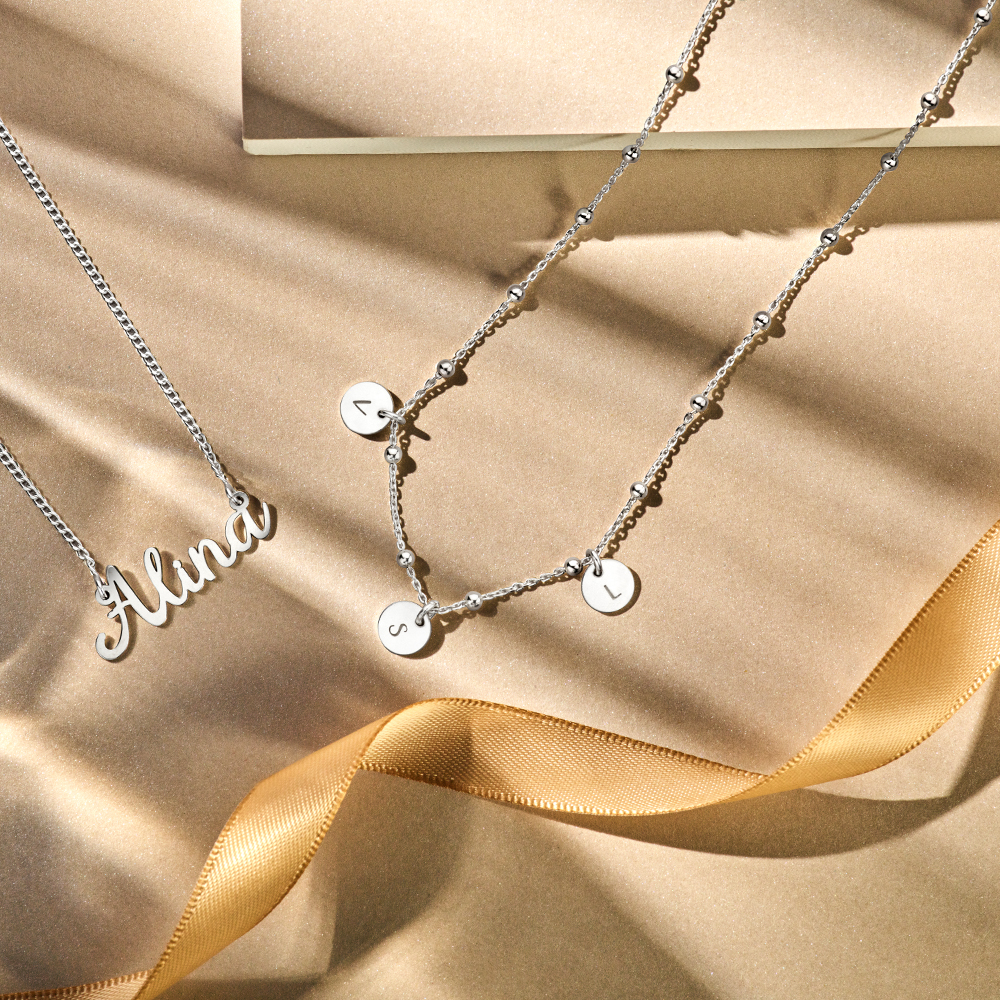 Zilveren minimalistische ronde hanger met drie initialen