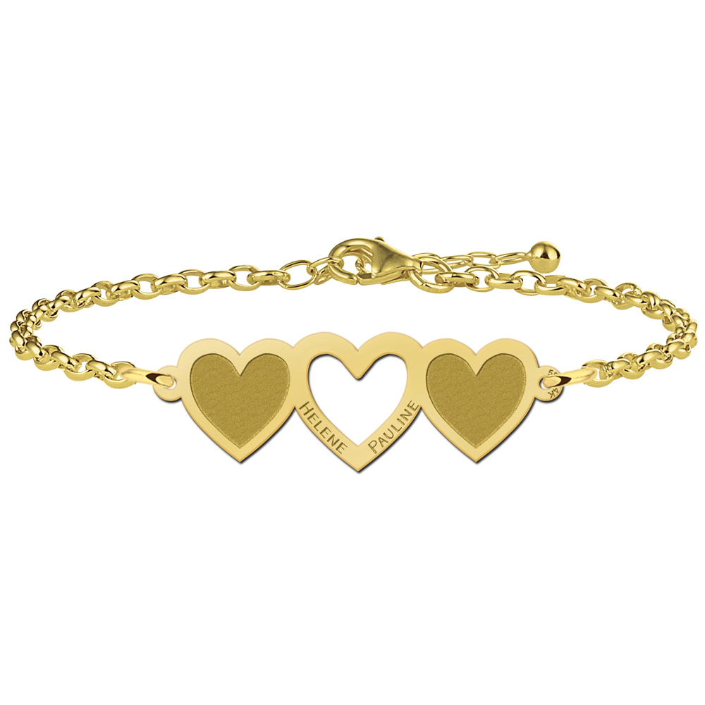 Gouden armband met drie hartjes en gravure
