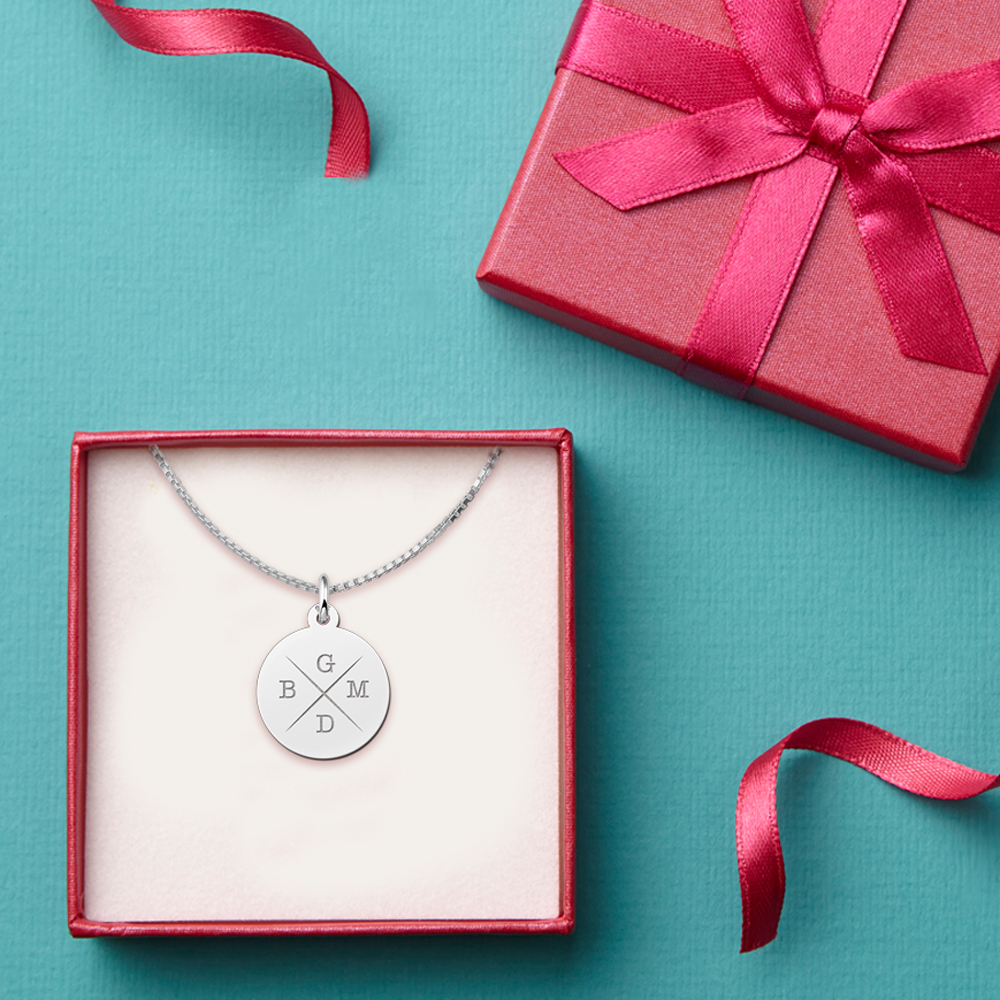 Initialen ketting van zilver met vier letters