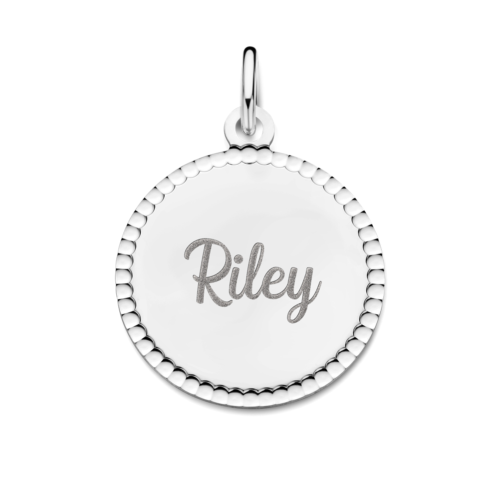 Zilveren ronde hanger met naam en sierrand