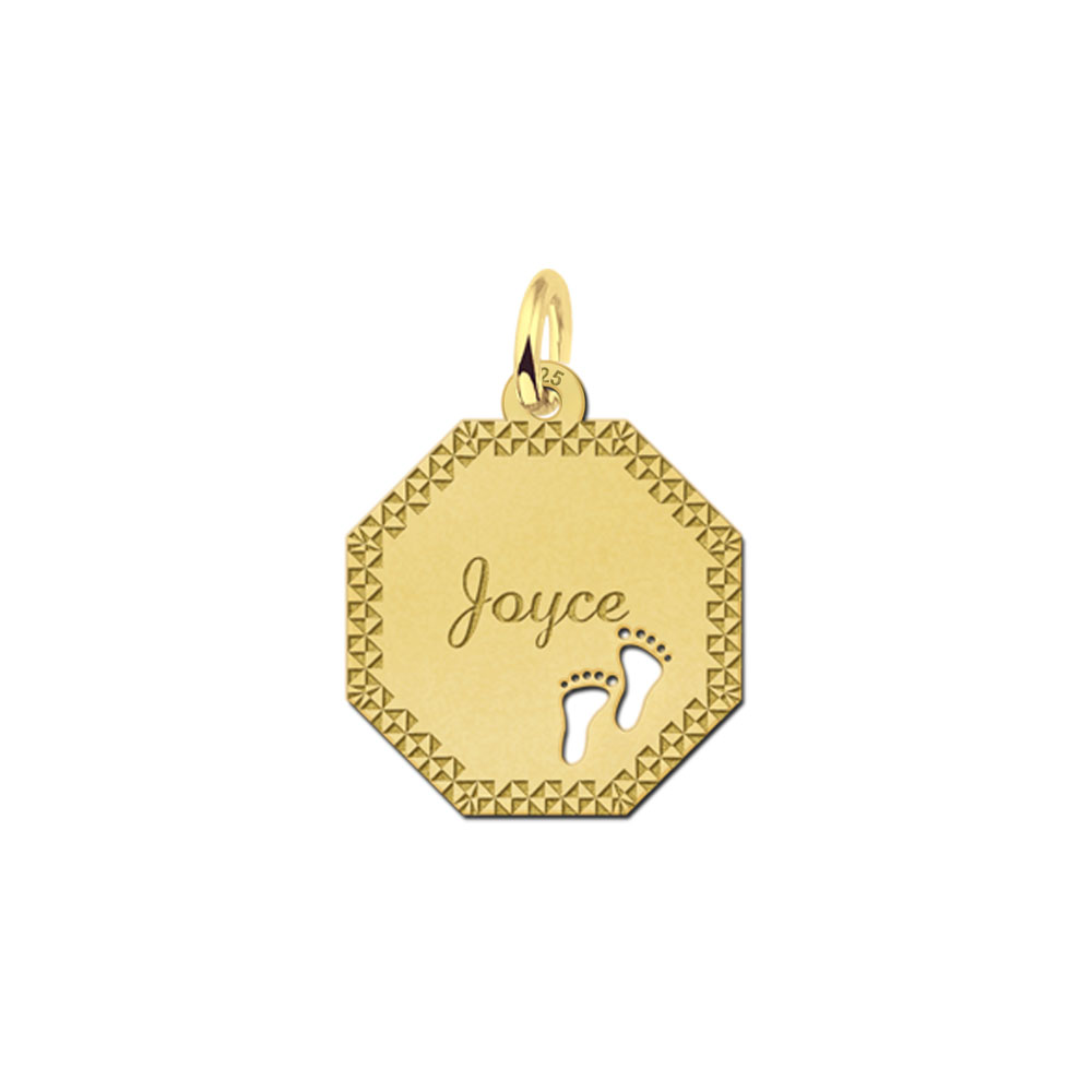 Vergulde achtkantige hanger met sierrand en babyvoetjes