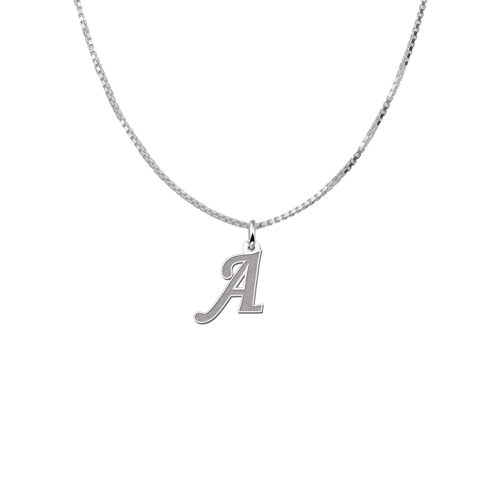 Zilveren initial ketting gravure