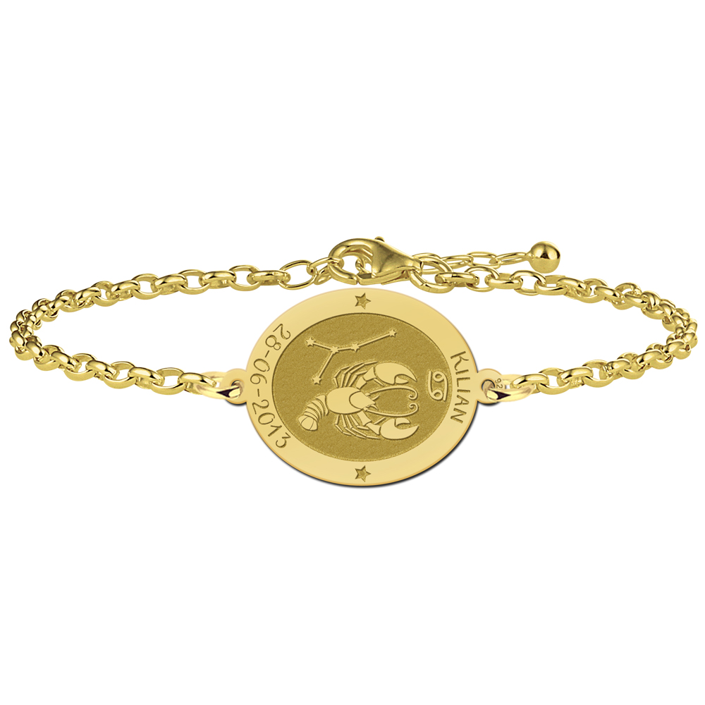 Vergulde ovale sterrenbeeld armband Kreeft met naam en datum