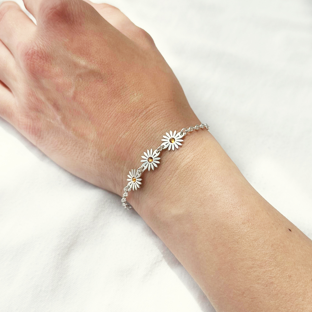 Gouden armband drie madeliefjes geboortestenen