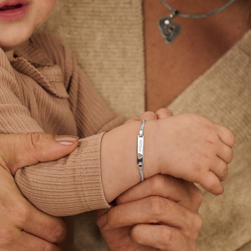 Baby armband met gravure van zilver