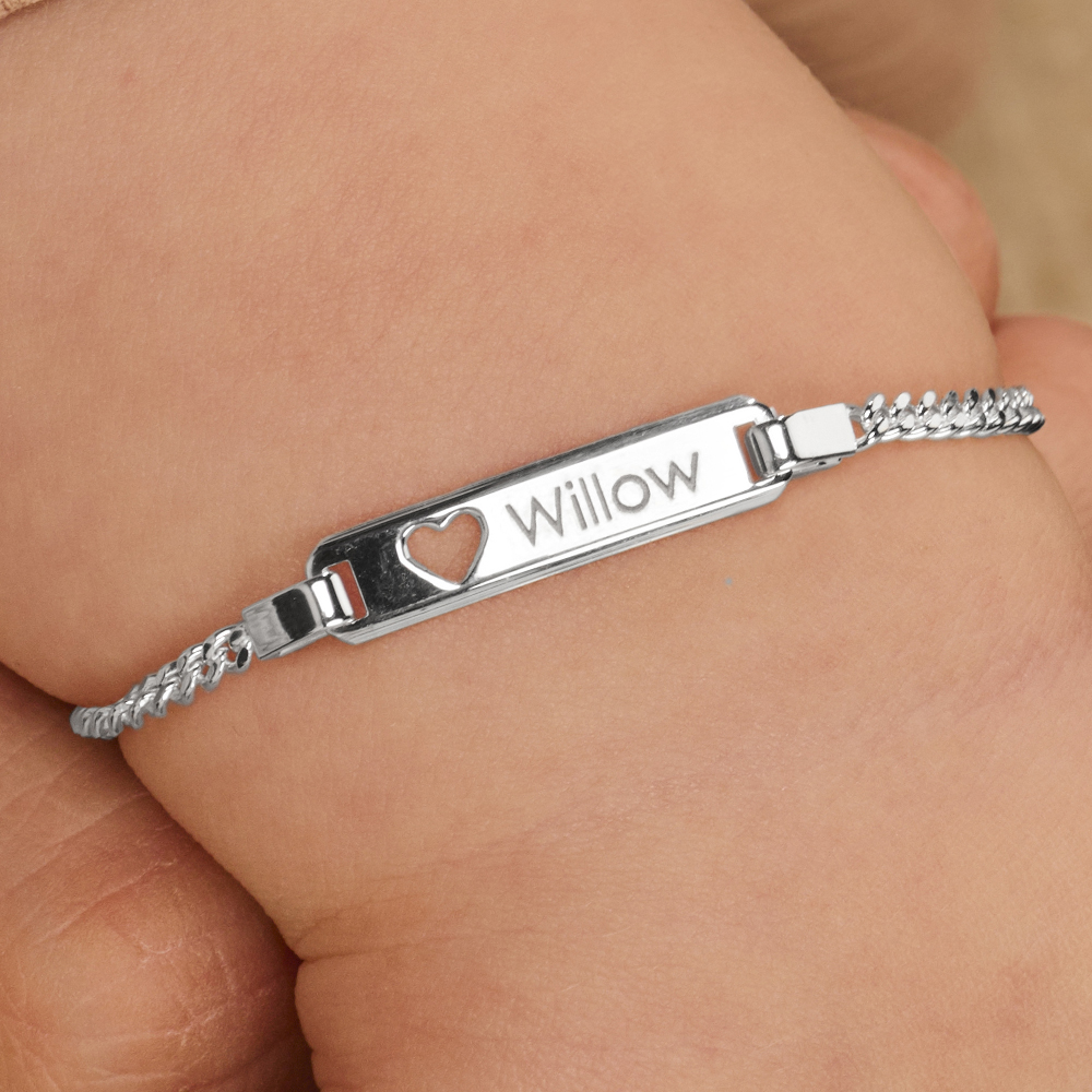 Baby armband met gravure van zilver