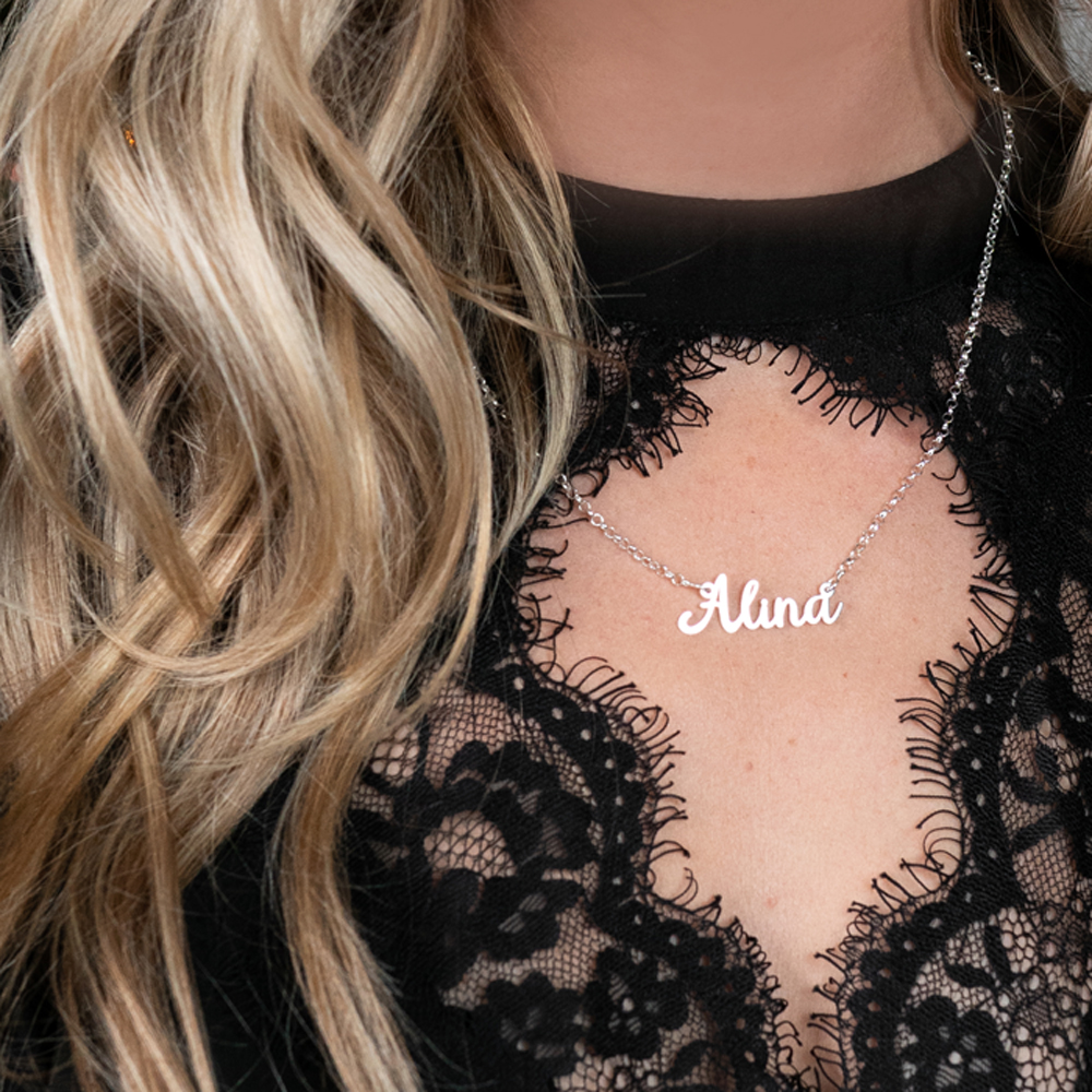 Zilveren naamketting met naam Alina Zilveren naamketting met naam Alina