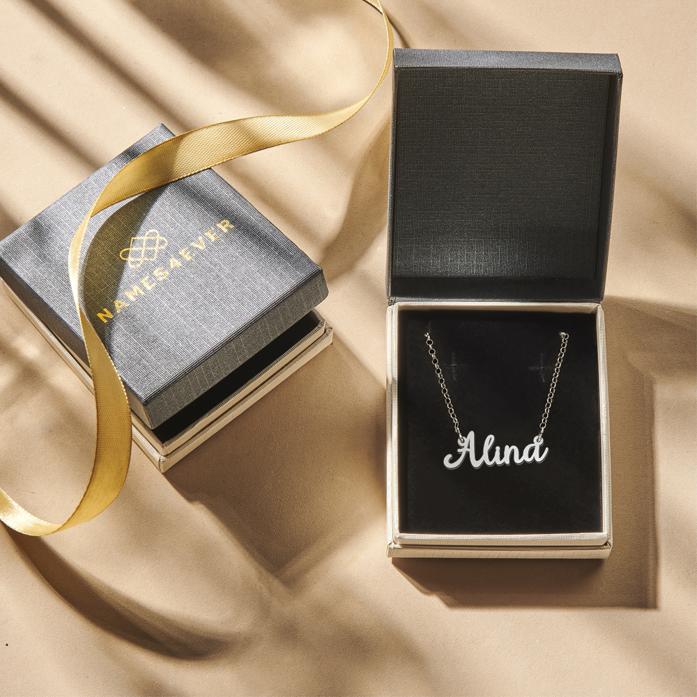Zilveren naamketting met naam Alina Zilveren naamketting met naam Alina