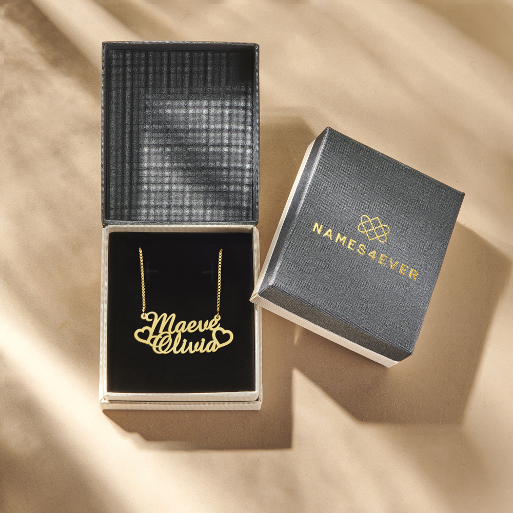 Gouden dubbele naamketting Maeve en Olivia met harten