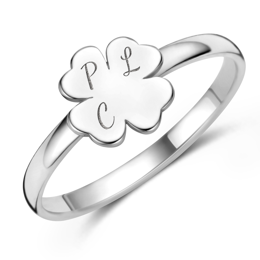Zilveren ring met klaver en initialen