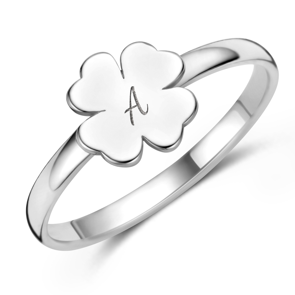 Zilveren ring met klaver en initialen